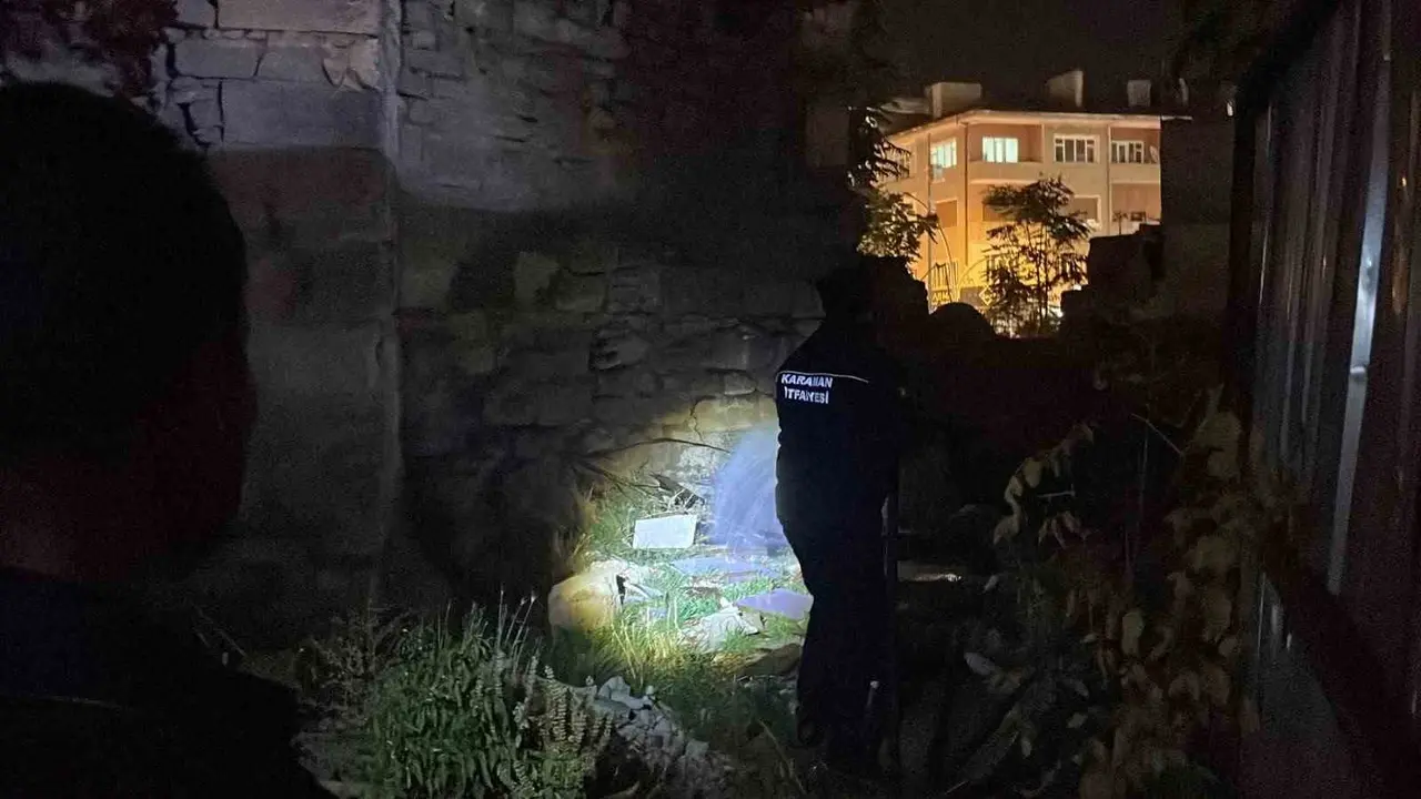 Karaman’da tarihi hamamın bahçesinde yangın