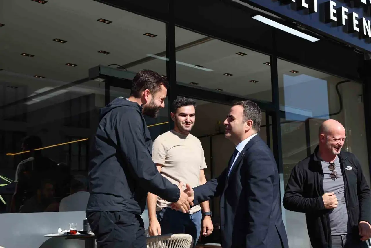Başkan Özlü’den selzede esnafa destek