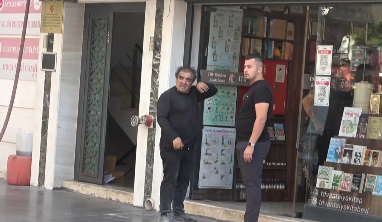 Diyanet Vakfı Kültür Merkezinde çıkan yangın korkuttu