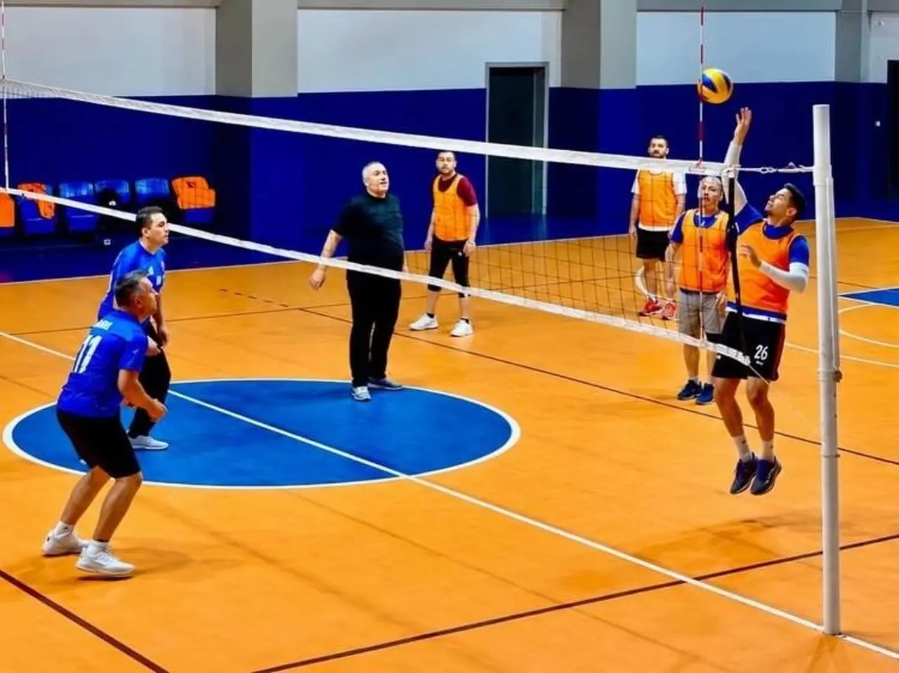 Kurumlar arası voleybol turnuvası başladı
