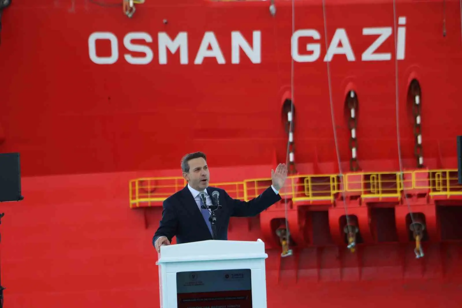 Türkiye’nin ilk yüzer doğalgaz işleme tesisi Osman Gazi, 20 yıl boyunca görev yapacağı Karadeniz’e uğurlandı