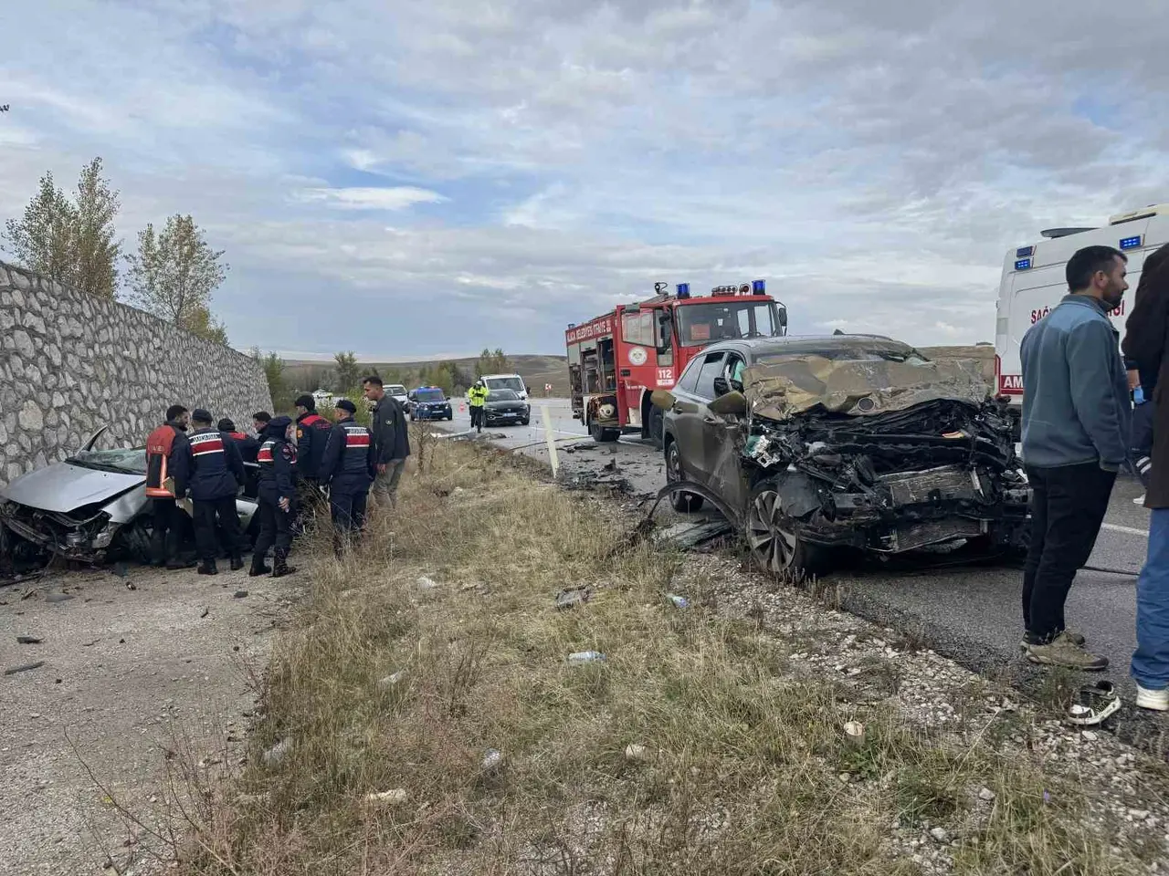 Çorum’da otomobil ile cip çarpıştı: 4 ölü, 2 yaralı