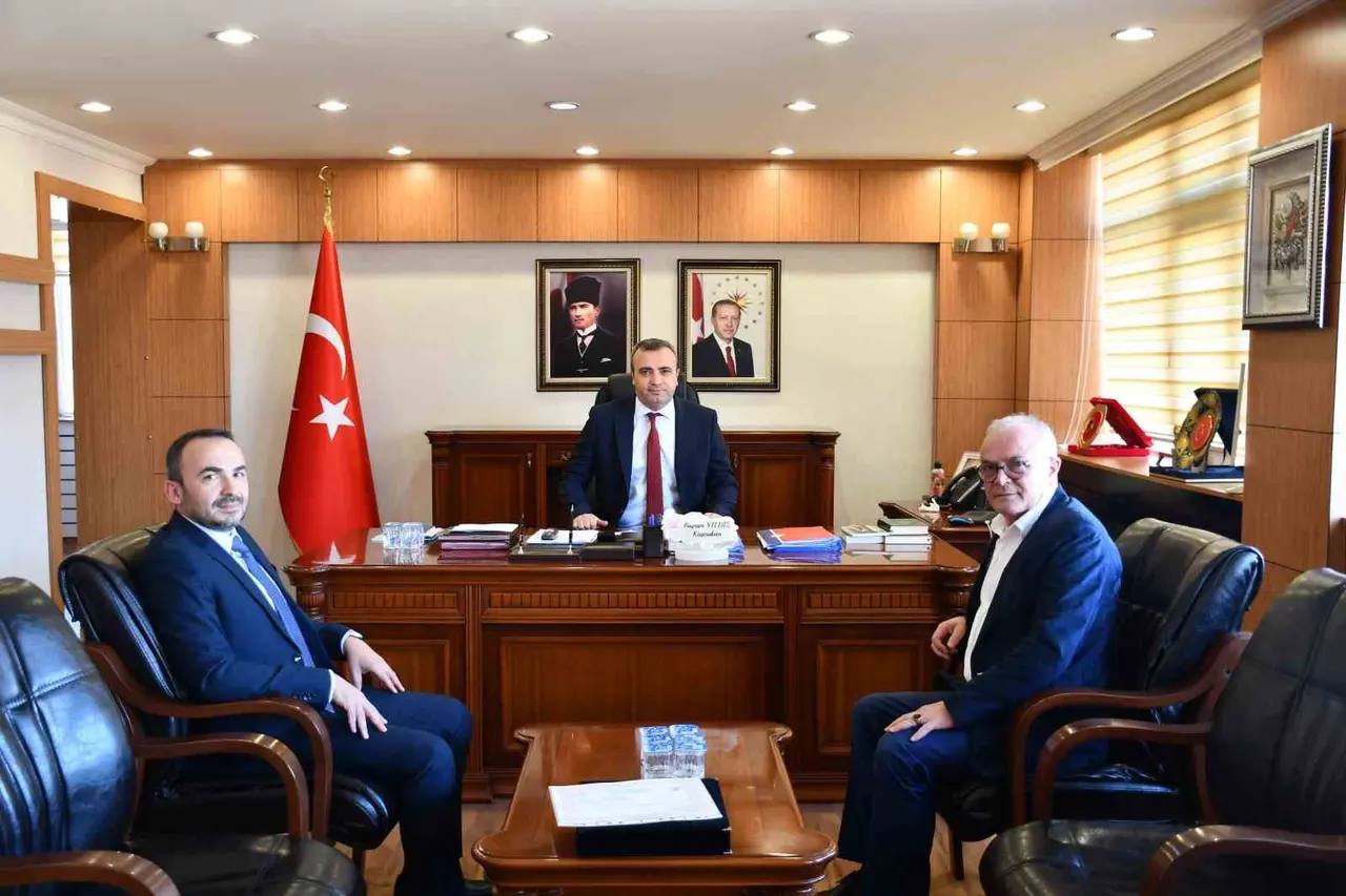 Vezirköprü’de 38 yıldır görev yapan hekime plaket