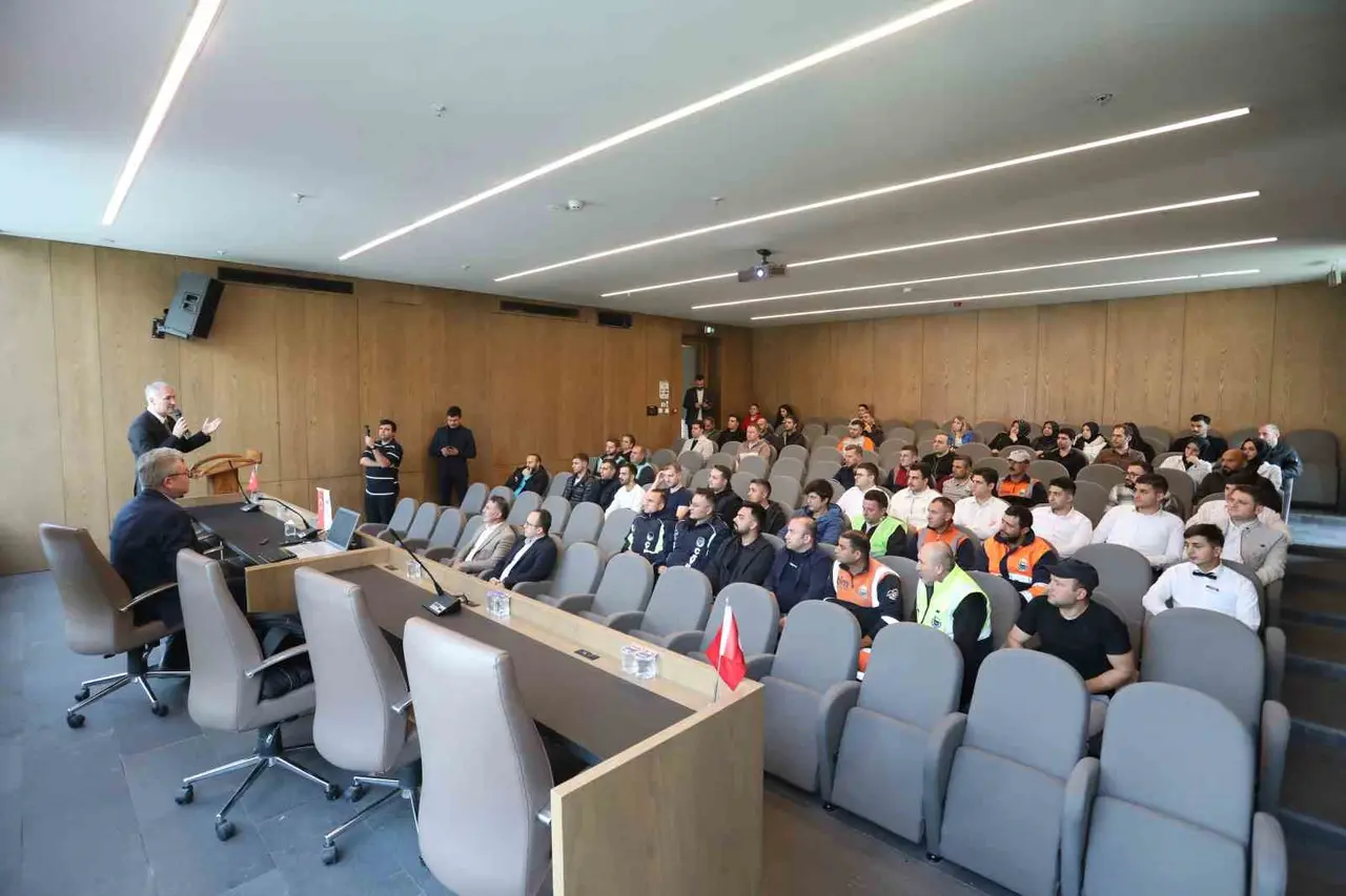 İnegöl Belediyesi’nden personele 2. yalın temelleri eğitimi