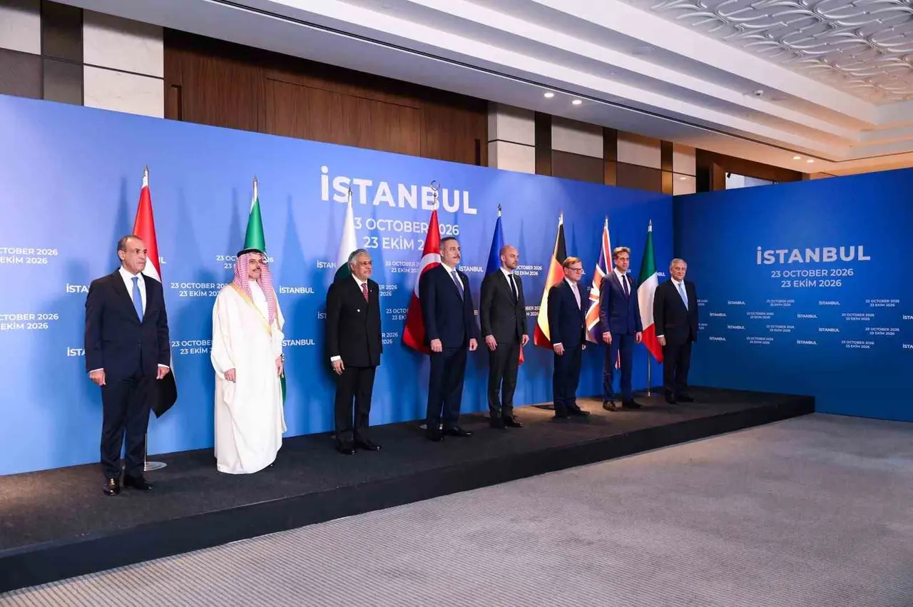 İstanbul’daki R4+E3 toplantısı öncesinde aile fotoğrafı