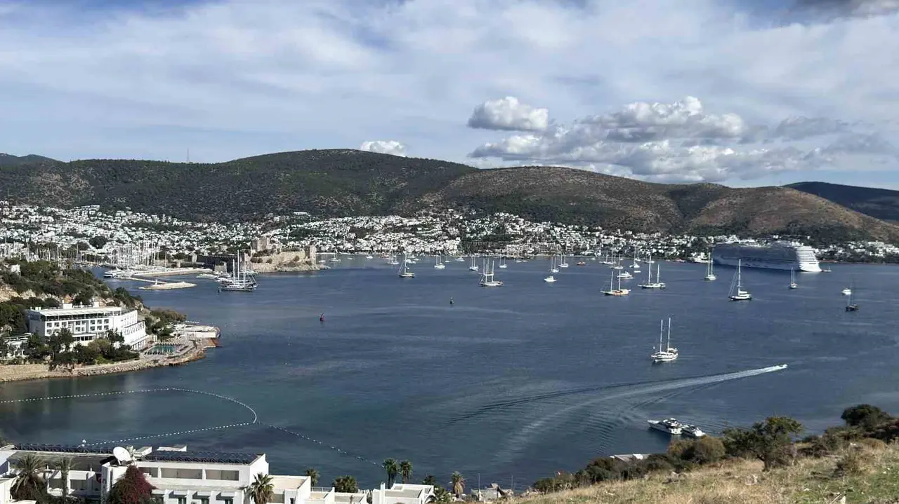 Bodrum’da güneşi gören denize koştu
