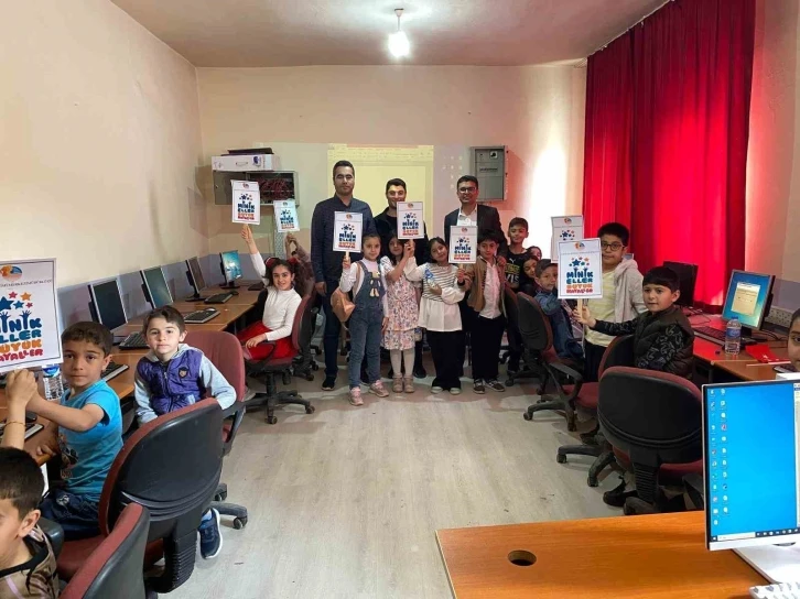 Ağrı&rsquo;da &ccedil;ocuklar "Minik Eller, B&uuml;y&uuml;k Hayaller" ile el sanatlarına uzanıyor
