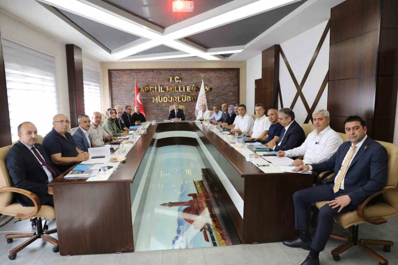 Ağrı&rsquo;da eğitimde yeni d&ouml;nem hazırlıkları masaya yatırıldı
