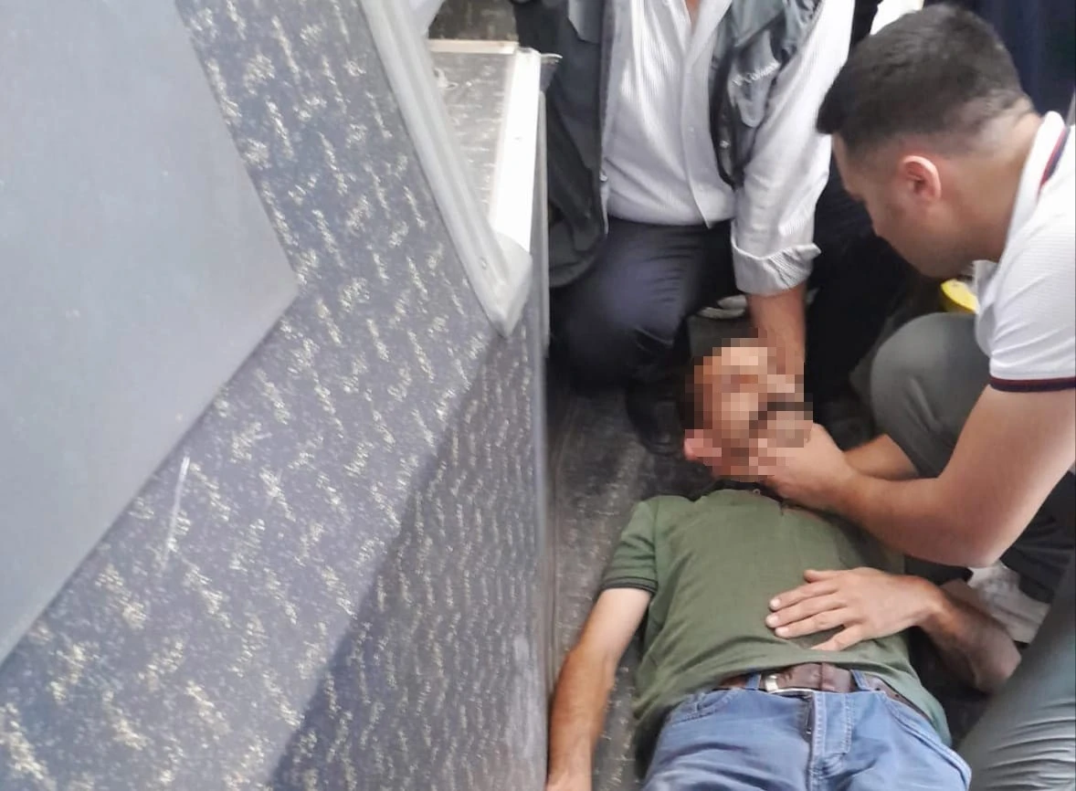 Ağrı’da epilepsi nöbeti geçiren yolcu halk otobüsüyle hastaneye ulaştırıldı