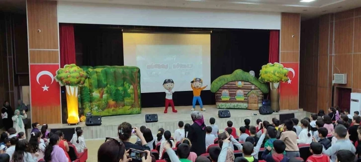 Ağrı&rsquo;da H&uuml;rkuş ve G&ouml;kbey m&uuml;zikal tiyatrosu
