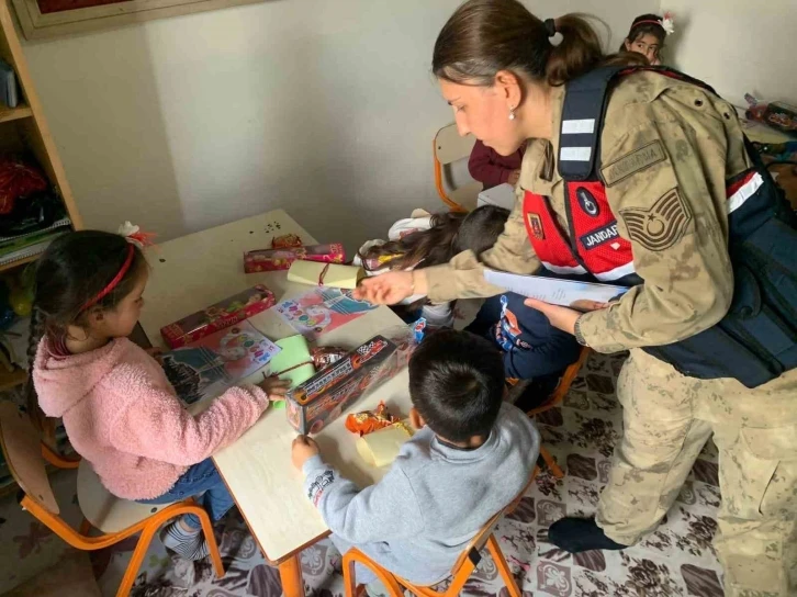 Ağrı’da jandarmadan öğrencilere “mahremiyet” eğitimi
