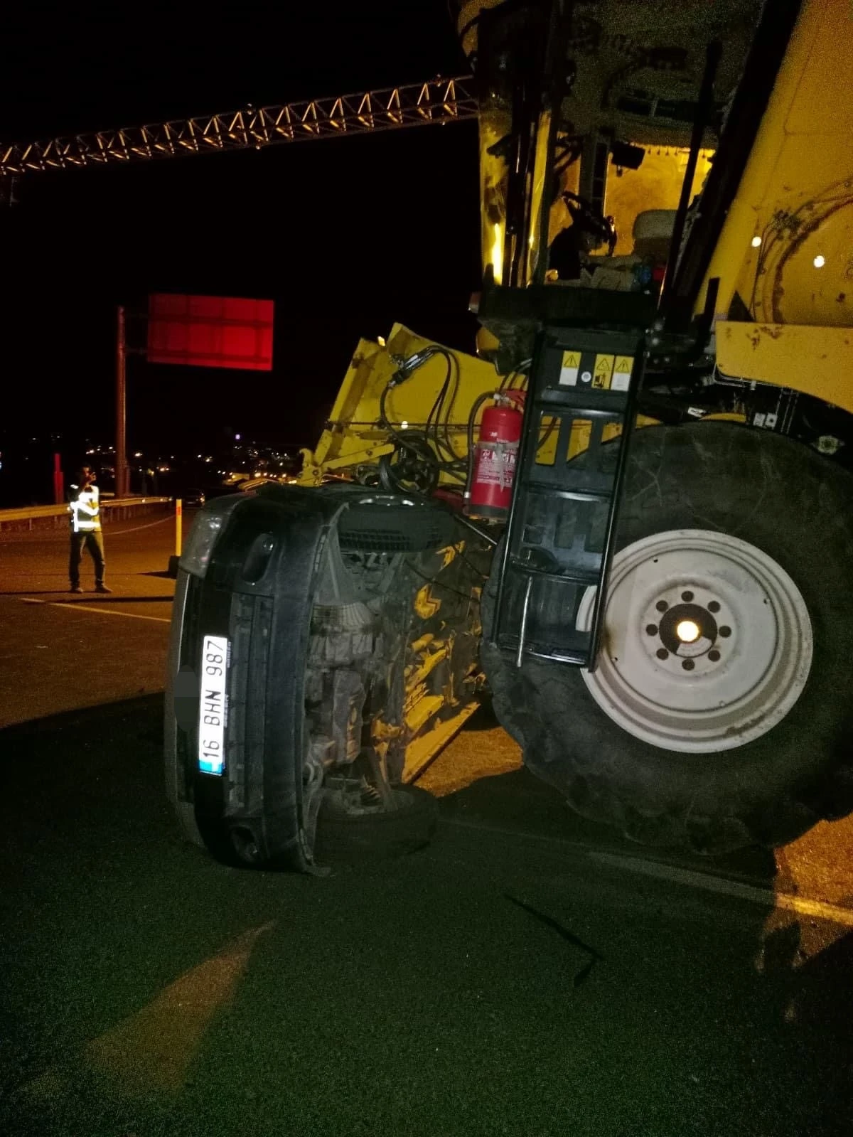 Ağrı’da kamyonet biçerdöverle çarpıştı: 2 yaralı
