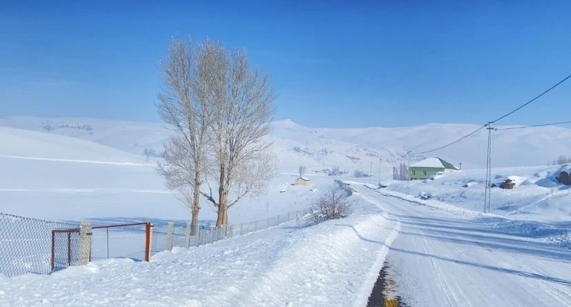 Ağrı&rsquo;da kar manzarası g&ouml;rsel ş&ouml;len oluşturdu
