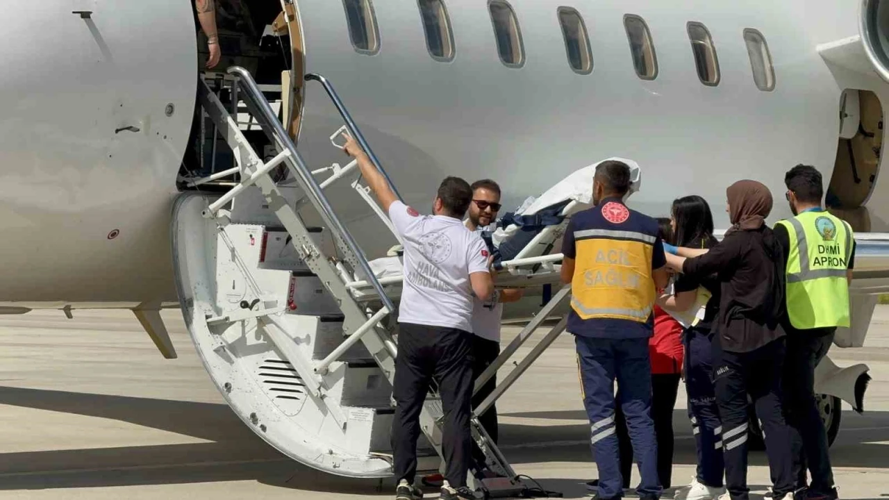 Ağrı’da kritik durumdaki çocuk hasta için hava ambulansı seferber edildi
