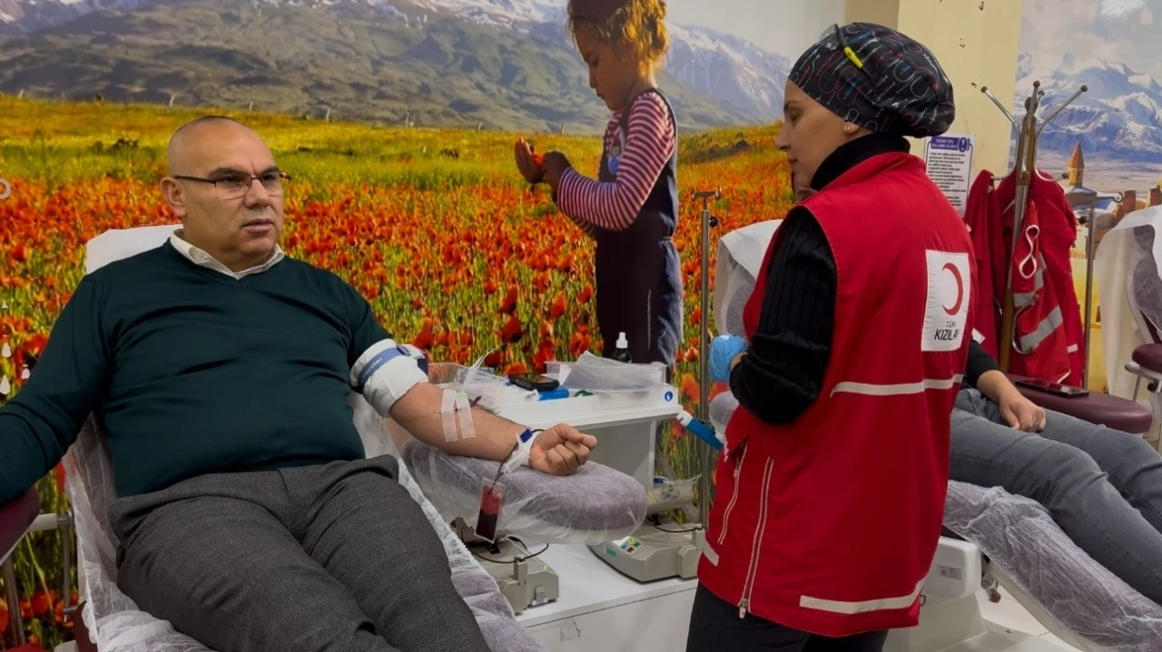 Ağrı’da "Birbirimize Candan Bağlıyız" sloganıyla kan bağışı kampanyası düzenlendi