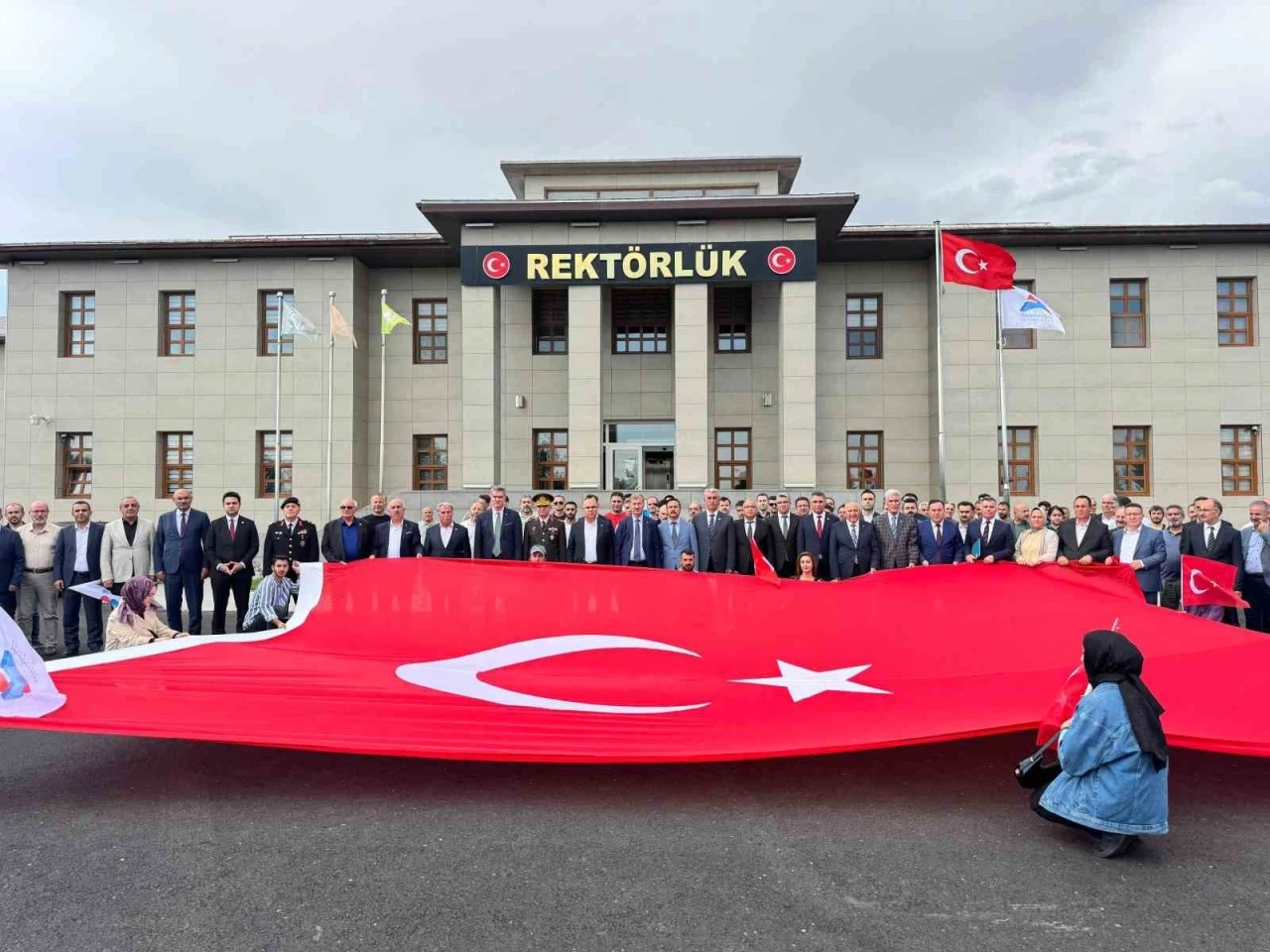 Ağrı’da &quot;İmparatorluktan Cumhuriyete Türkiye’de Vesayet&quot; konferansı
