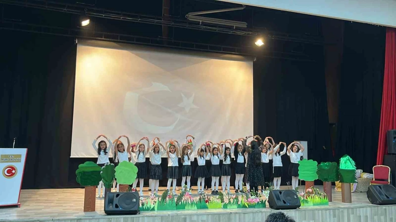 Ağrı’da &quot;Oyunlarla Dil Öğreniyorum&quot; projesi kapsamında renkli etkinlikler
