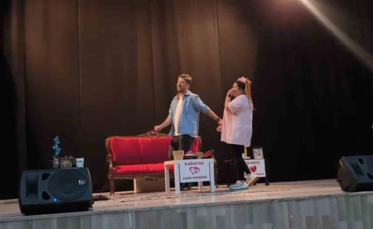 Ağrı’da &quot;Ruh öküzüm&quot; tiyatro oyunu sahnelendi
