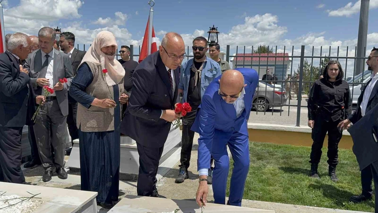 Ağrı’da şehitler bayram öncesi anıldı
