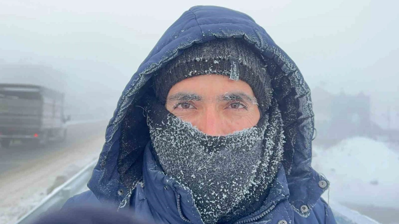 Ağrı&rsquo;da Sibirya soğukları hayatı durma noktasına getirdi
