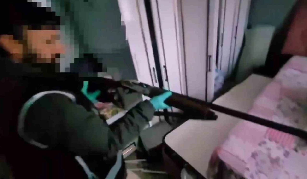 Ağrı&rsquo;da yasa dışı silah ticareti operasyonu: 2 tutuklama
