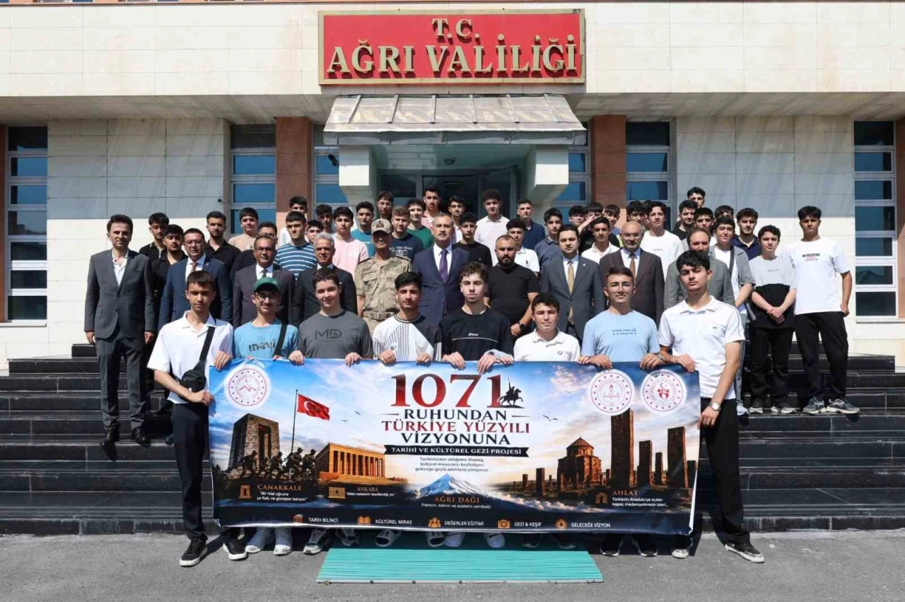 Ağrı&rsquo;dan tarih ve değerler yolculuğuna ilk &ouml;ğrenci kafilesi uğurlandı
