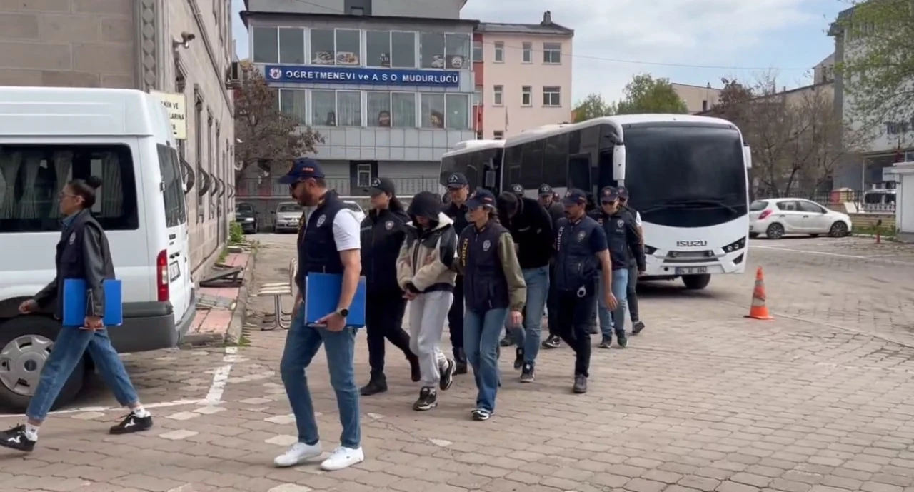 Ağrı merkezli yasa dışı bahis operasyonu: 5 ilde 20 gözaltı

