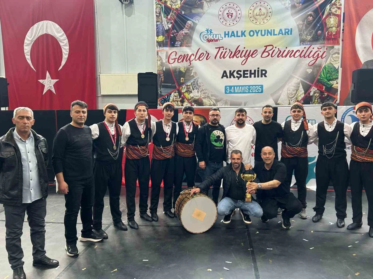 Ağrı’nın gururu Cumhuriyet Anadolu Lisesi, halk oyunlarında Türkiye şampiyonu oldu
