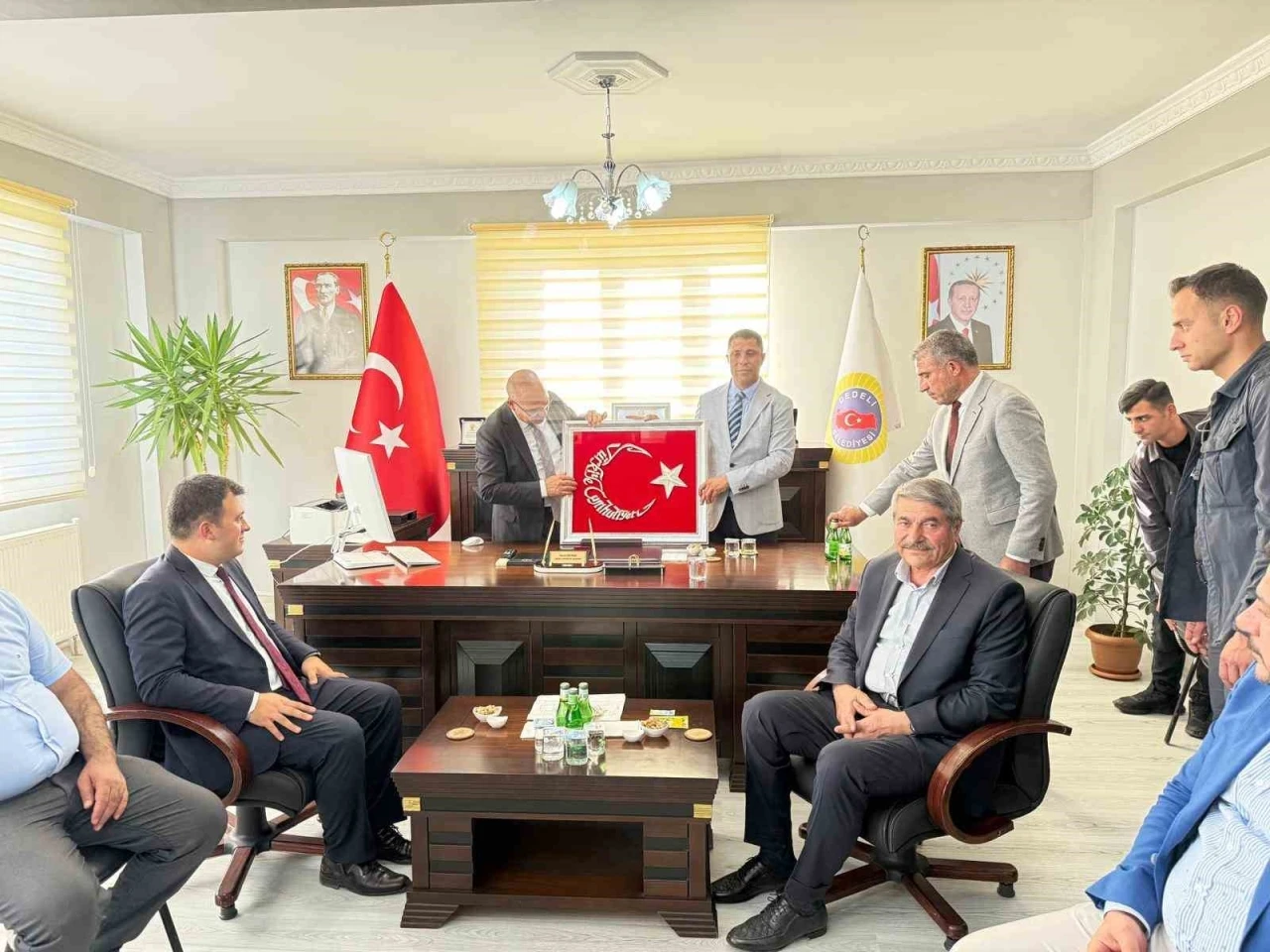 Ağrı Valisi Mustafa Koç, Patnos ilçesinde bir dizi ziyaret ve incelemelerde bulundu.
