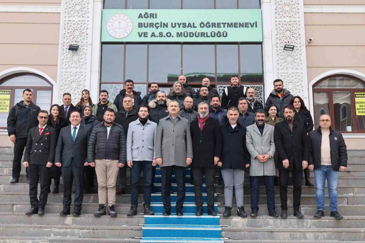 Ağrı Valisi &Ouml;nder Bozkurt basın mensuplarıyla bir araya geldi
