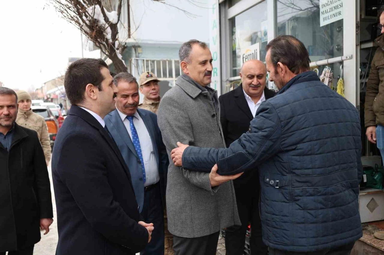 Ağrı Valisi &Ouml;nder Bozkurt, Tutak ve Hamur il&ccedil;elerini ziyaret etti
