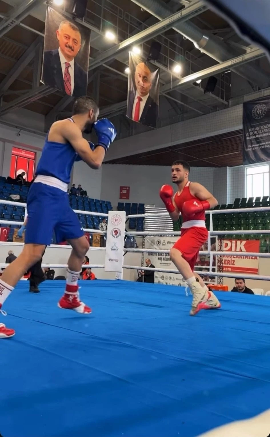 Ağrılı boks&ouml;r Sezgin Acar T&uuml;rkiye &uuml;&ccedil;&uuml;nc&uuml;s&uuml; oldu
