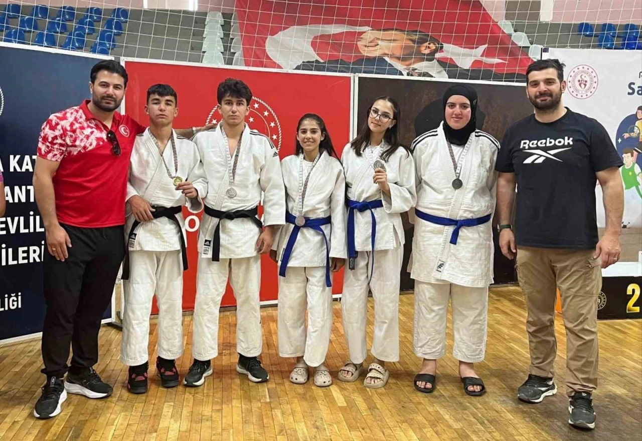 Ağrılı judocular Mardin&rsquo;deki yarı final biletini aldı
