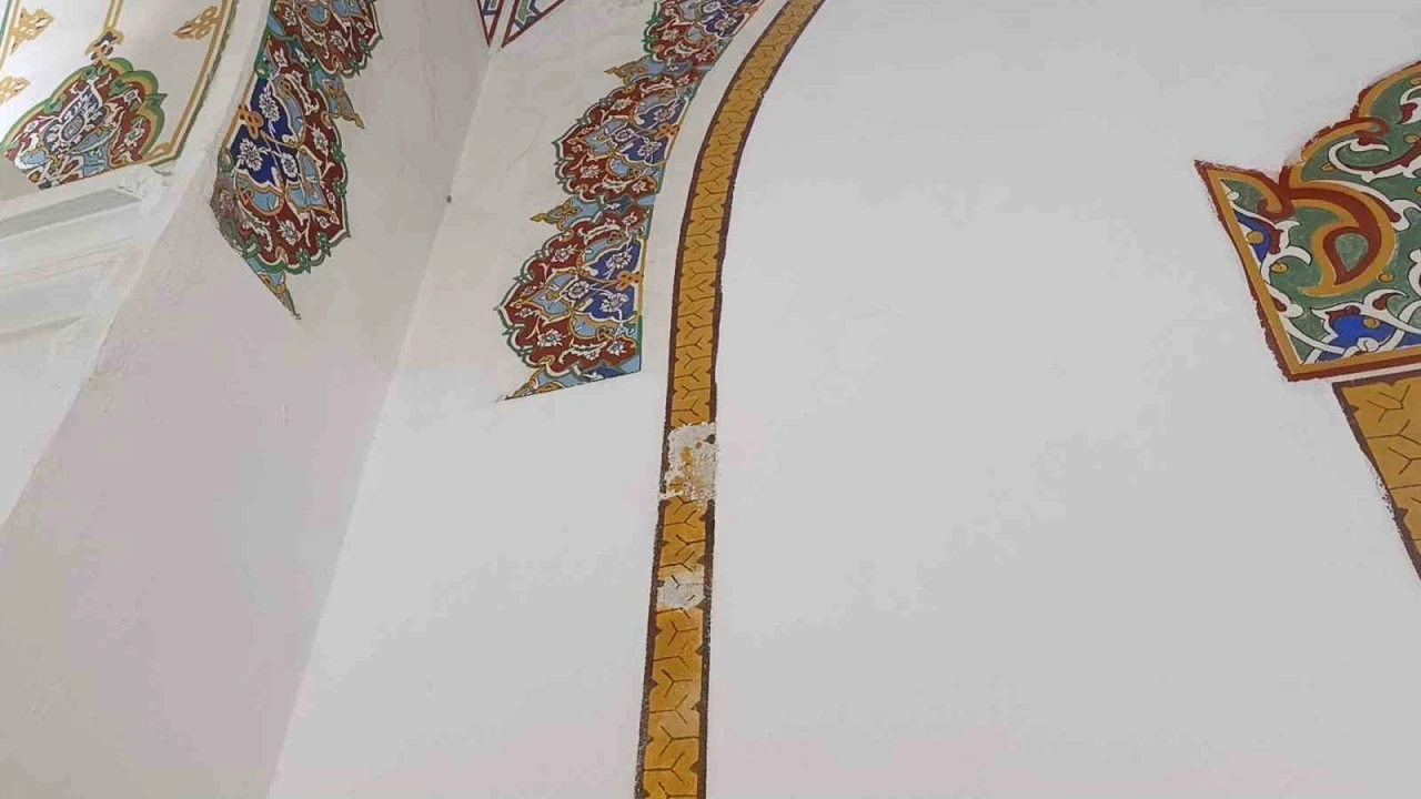 Ahi Evran’ın emaneti tehlikede: Camide bakımsızlık alarm veriyor
