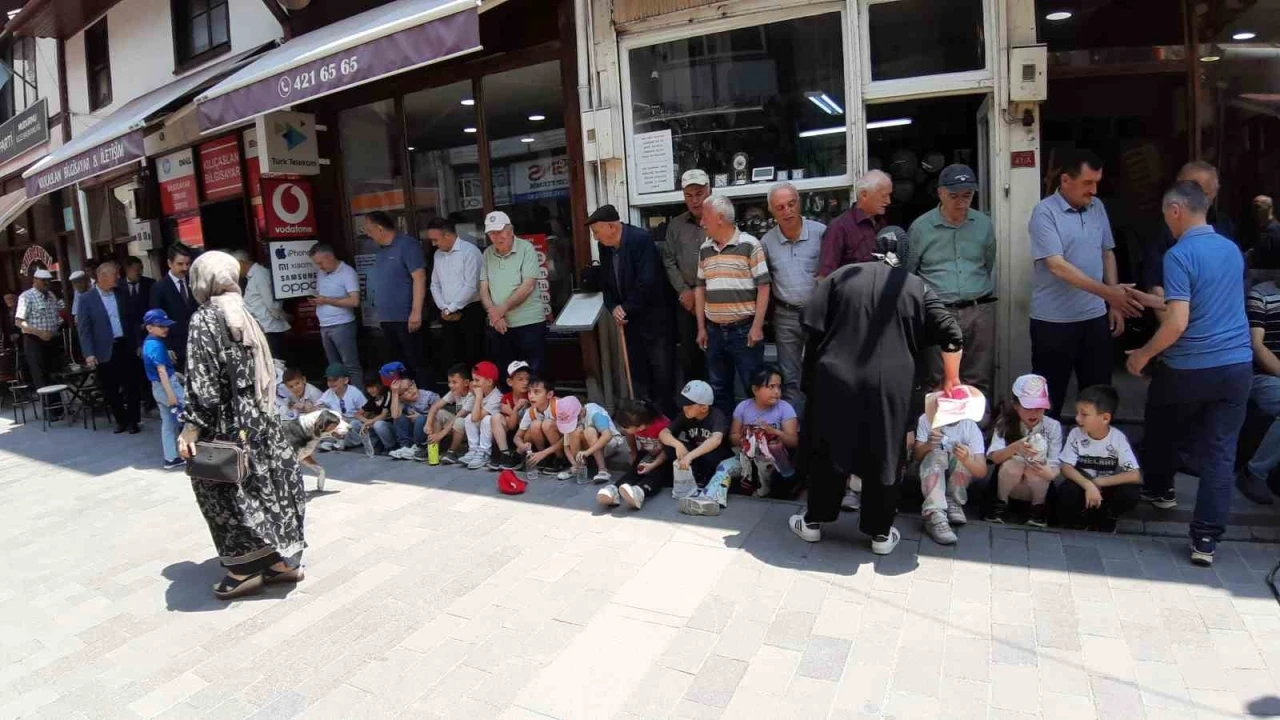 Ahilik geleneğine katılan minikler ellerini semaya açtı
