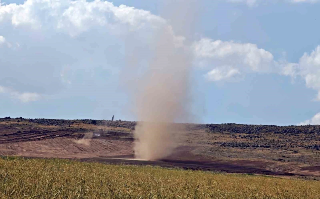 Ahlat&rsquo;ta hortum kameraya yansıdı
