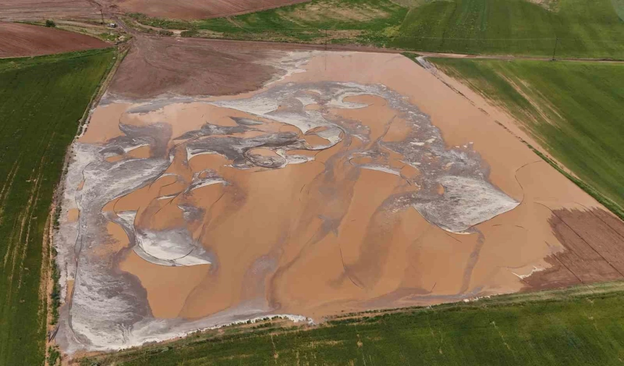 Ahlat&rsquo;ta sel tarım arazilerine zarar verdi
