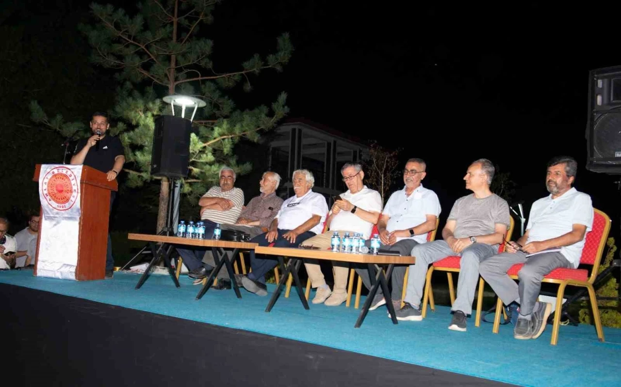 Ahlat’ta ’Şiir Gecesi’ne yoğun ilgi
