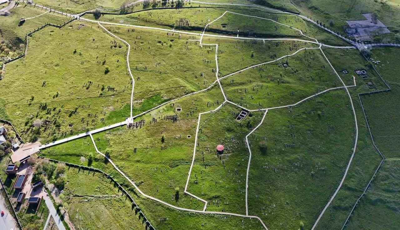 Ahlat&rsquo;taki tarihi mezarlık havadan g&ouml;r&uuml;nt&uuml;lendi
