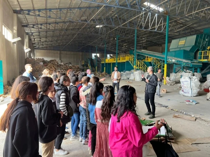 Ahlatlı &ouml;ğrenciler geri d&ouml;n&uuml;ş&uuml;m tesisini ziyaret etti
