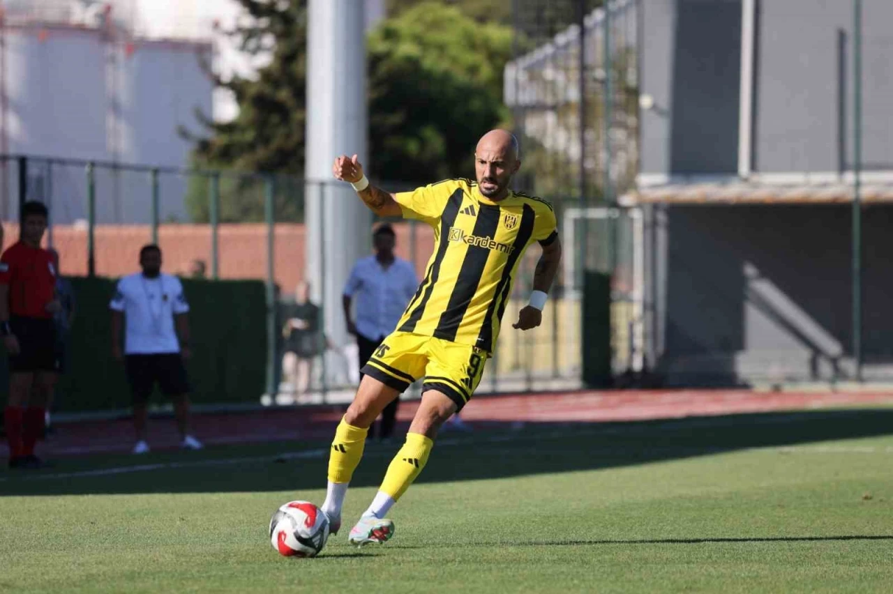 Ahmet İlhan &Ouml;zek: "&Ouml;n&uuml;m&uuml;zde 5 ma&ccedil;lık zorlu periyot var"
