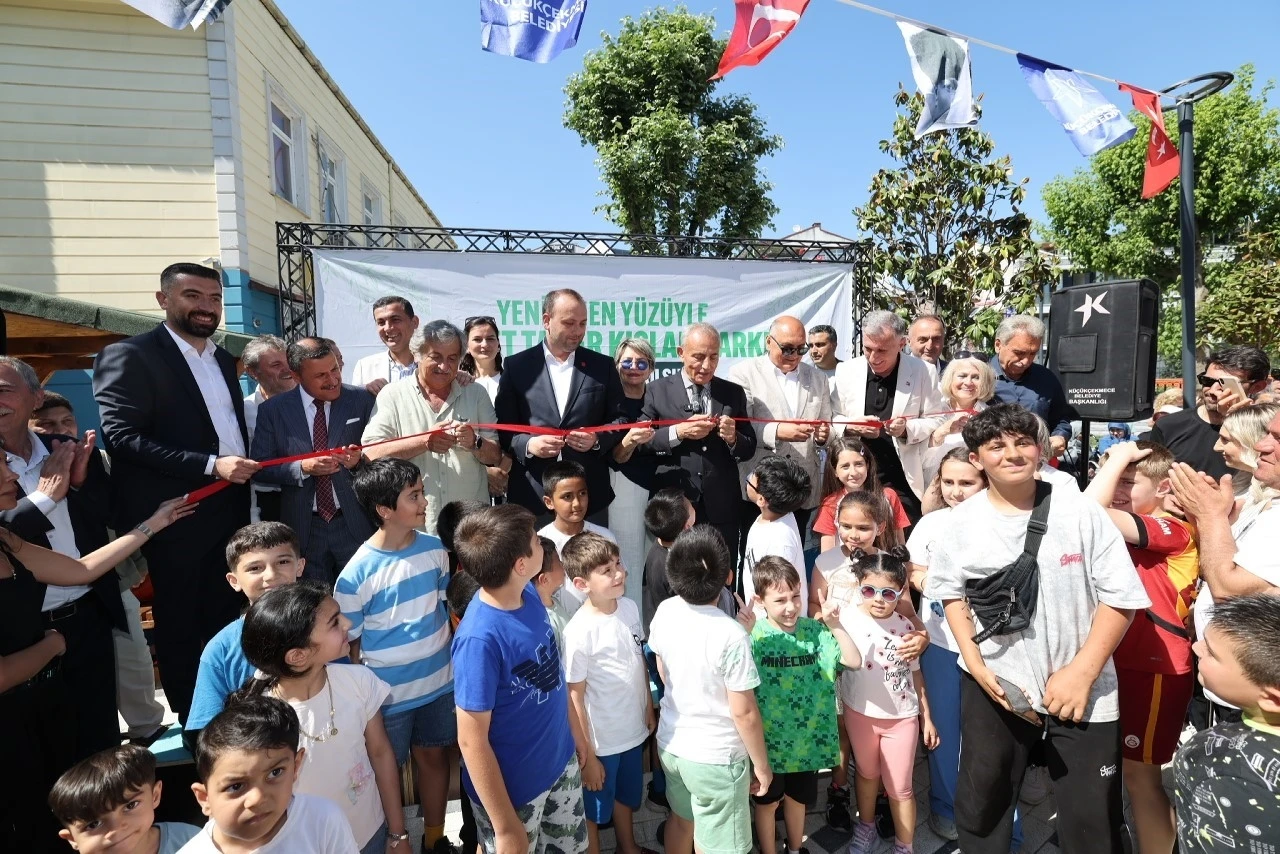 Ahmet Taner Kışlalı Parkı yenilenen y&uuml;z&uuml;yle hizmete a&ccedil;ıldı
