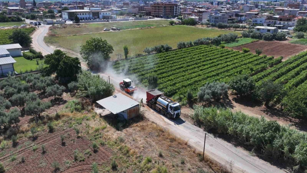 Ahmetli&rsquo;de 8 kilometrelik yol hamlesi
