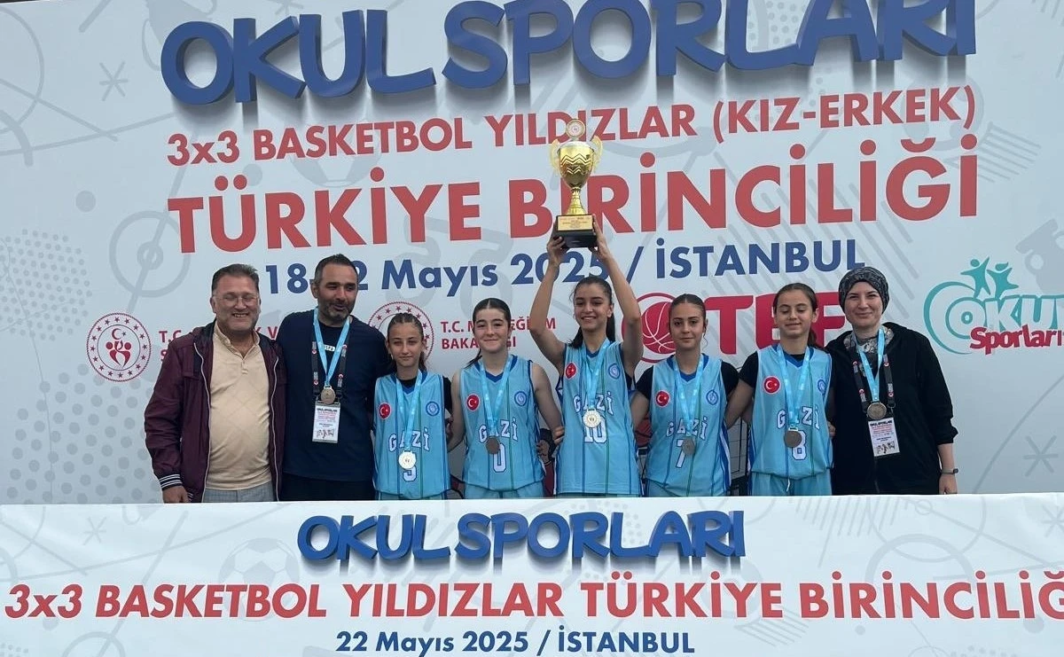 Ahmetli Gazi Ortaokulu’nun Yıldız Kızları Türkiye ikincisi oldu

