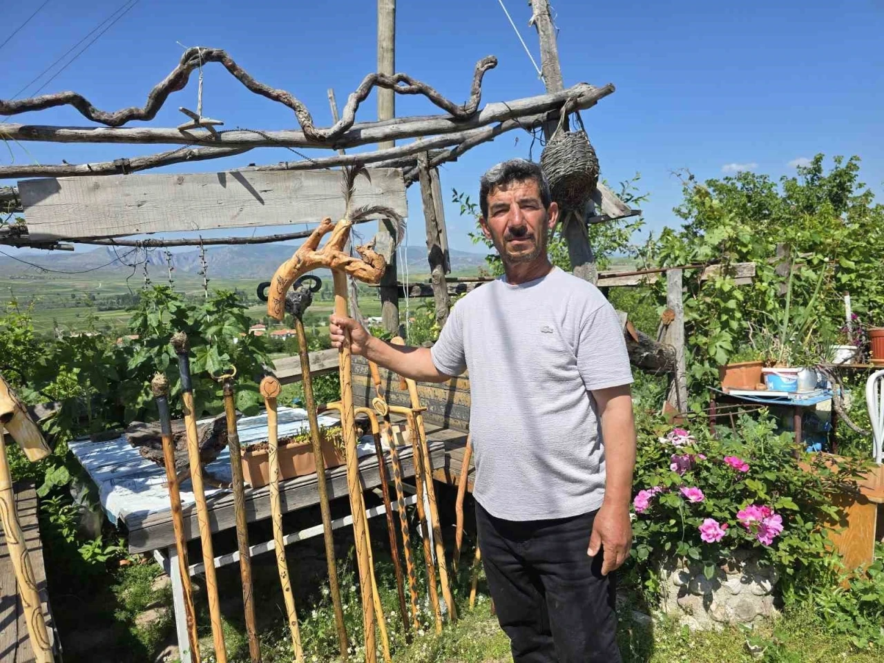 Ahşap oymacılığı sayesinde sigara ve kahvehane alışkanlığından kurtuldu
