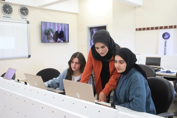 AİÇÜ İİBF’de Finans Laboratuvarı açıldı
