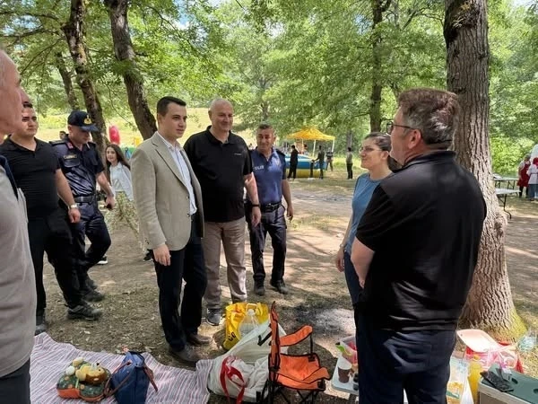 Aile pikniğinde bir araya geldiler
