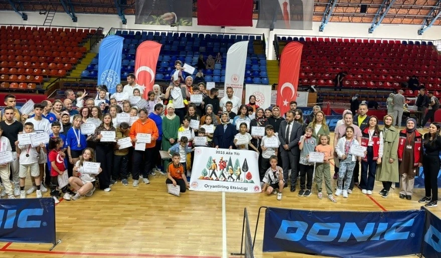 Aile üyelerinin katılımı ile oryantiring yarışması
