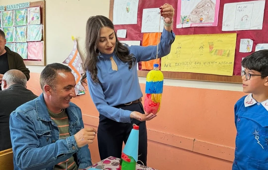 Aileler ve öğrenciler kuşlara yuva oldu
