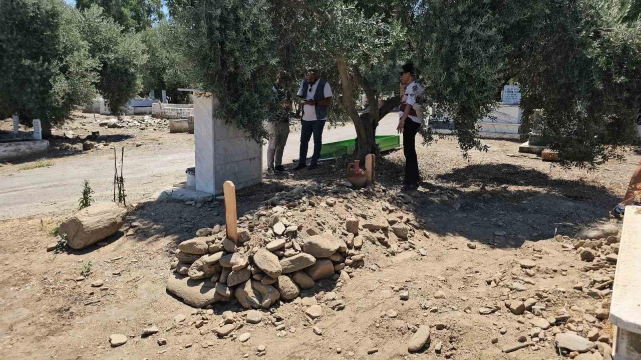 Ailesini yakarak katletmişti, gizlice defnedildi
